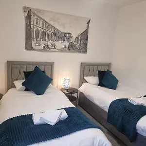  Apartment Cute In Heathrow- 7 Guests 3 Bedrooms United Kingdom